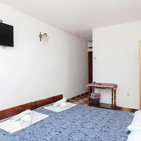Konukevi Mira Pirovac